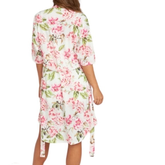 Show Me Your Mumu short robe gorgeous pink and green flower print one Size
C - Picture 3 of 9